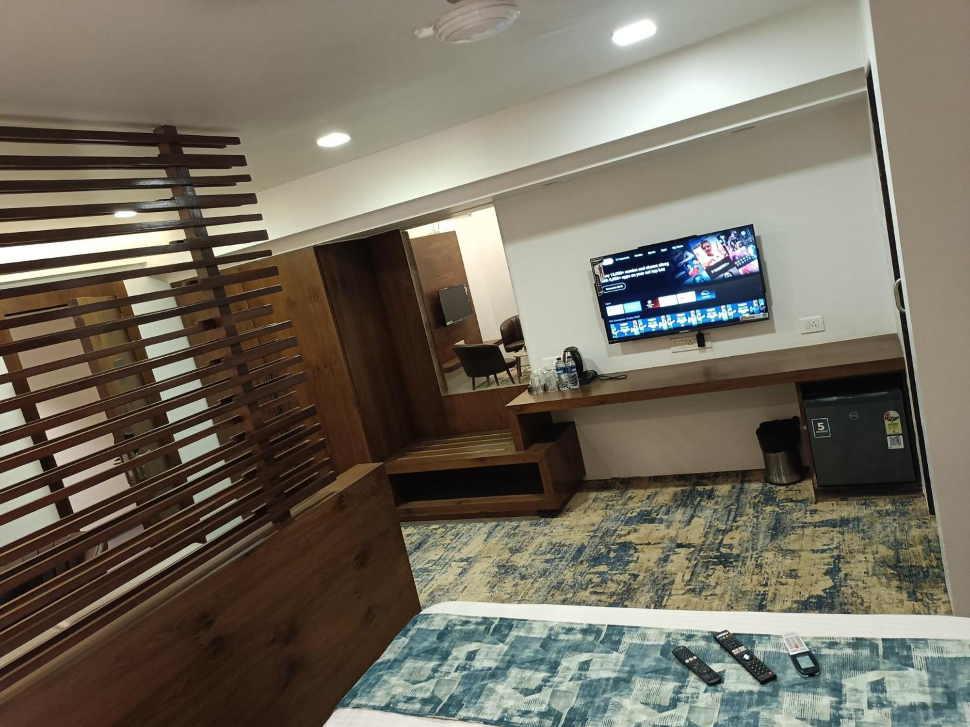 Hotel Dakshin Grandeur Navi Mumbai Ngoại thất bức ảnh